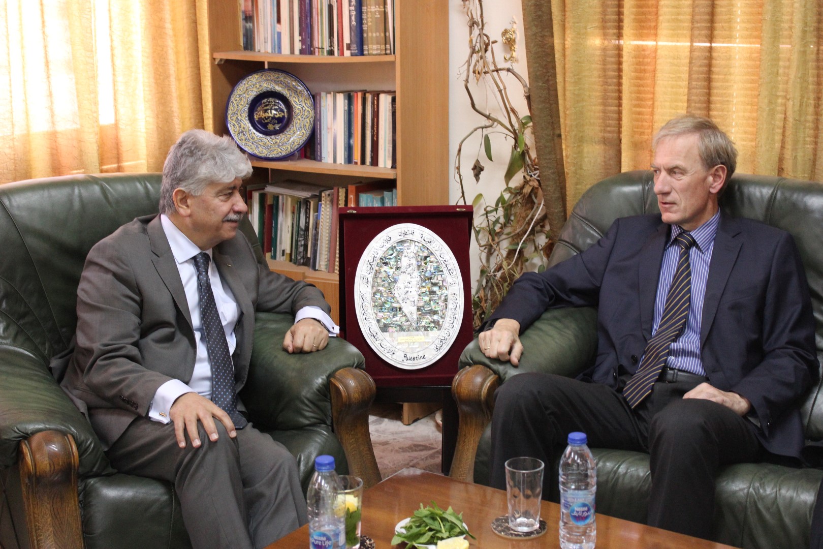 د. مجدلاني يلتقي ممثل المانيا لدى دولة فلسطين ويبحثان اخر التطورات السياسية د. مجدلاني يلتقي ممثل المانيا لدى دولة فلسطين ويبحثان اخر التطورات السياسية
