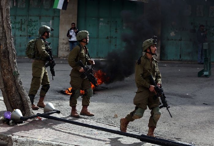 الافراج عن مراسل تلفزيون “فلسطين” في نابلس