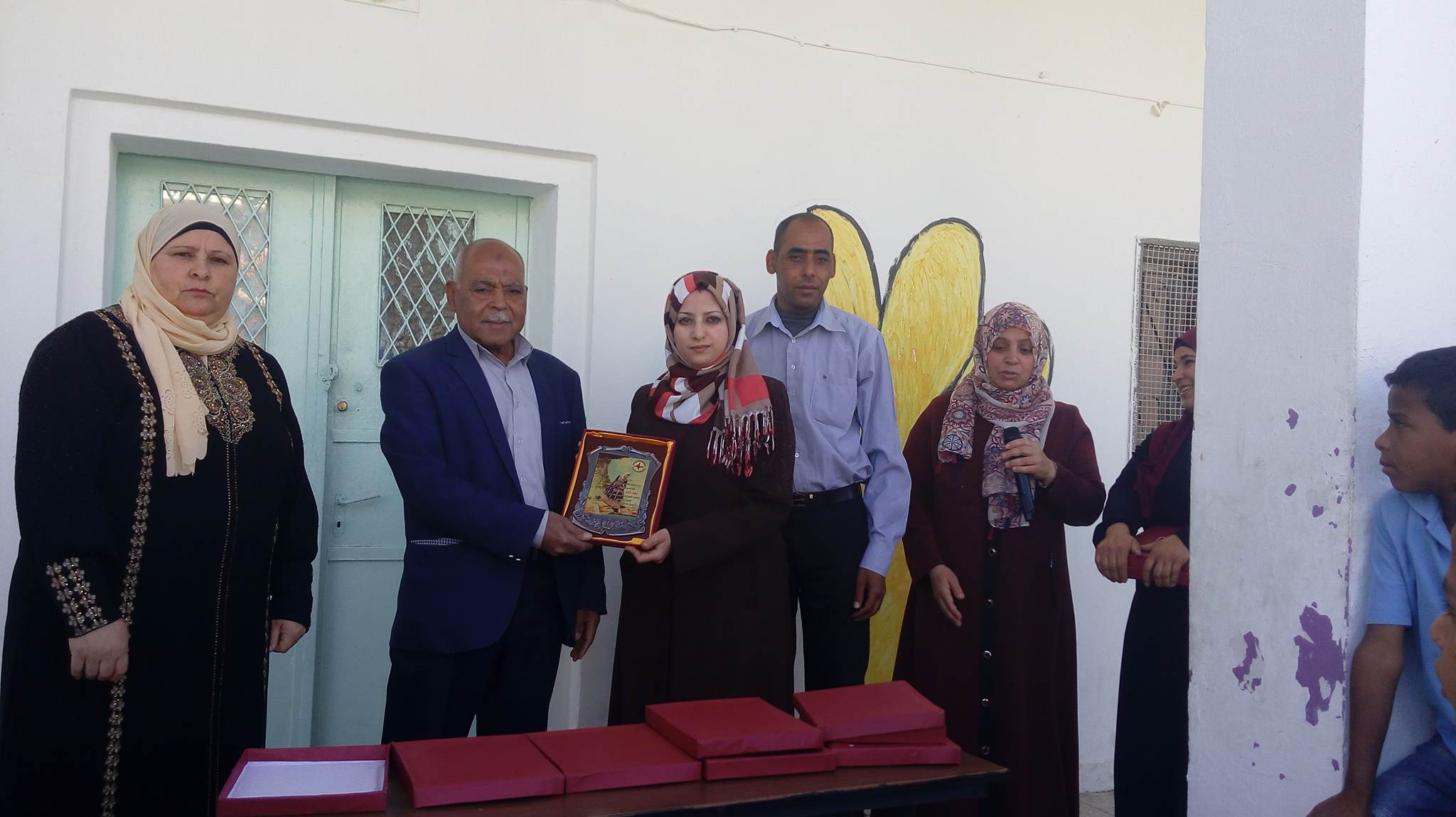 النضال الشعبي بأريحا تكرم معلمات مدرسة الشهيد ياسر عرفات الأساسية