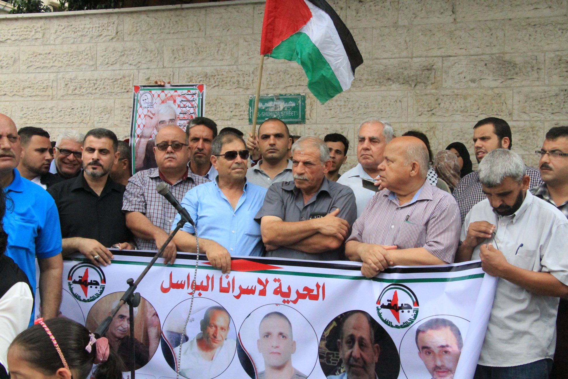 النضال الشعبى الهدية الاعظم التى نقدمها لأسرانا هى وحدة شعبنا وإنهاء الانقسام النضال الشعبى الهدية الاعظم التى نقدمها لأسرانا هى وحدة شعبنا وإنهاء الانقسام