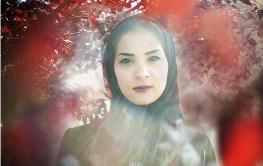 أماني … شابة تحدت ظروفها وألهمت الكثير من النساء للدفاع عن حقوقهن