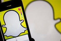 “سناب شات” تنوي تحويل المنشورات المؤقتة إلى دائمة “سناب شات” تنوي تحويل المنشورات المؤقتة إلى دائمة