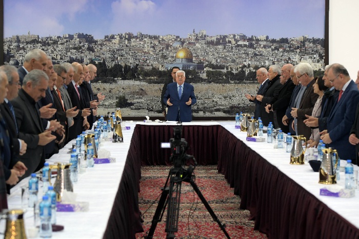 القيادة الفلسطينية ستلجأ إلى أسلوب “الضغط العملي”