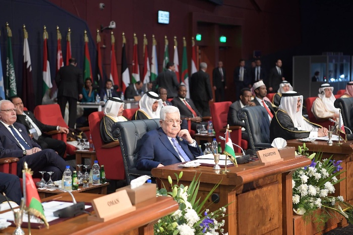 نأمل أن يساعدنا الاتحاد الأوروبي بتنظيم ومراقبة الانتخابات البرلمانية التي يجري التحضير لها.. أبو مازن يدعو الدول العربية والأوروبية لتشكيل شبكة أمان للموازنة الفلسطينية نأمل أن يساعدنا الاتحاد الأوروبي بتنظيم ومراقبة الانتخابات البرلمانية التي يجري التحضير لها.. أبو مازن يدعو الدول العربية والأوروبية لتشكيل شبكة أمان للموازنة الفلسطينية