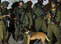 جنود اقتحموا منزل فلسطيني ضرير وضربوه في سريره جنود اقتحموا منزل فلسطيني ضرير وضربوه في سريره