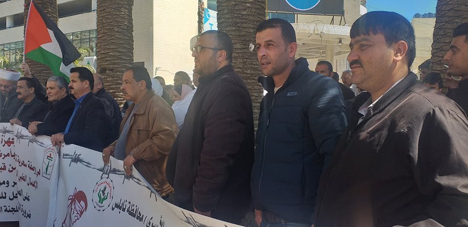 النضال الشعبي في نابلس تشارك في الوقفه التضامنية مع الاسرى النضال الشعبي في نابلس تشارك في الوقفه التضامنية مع الاسرى
