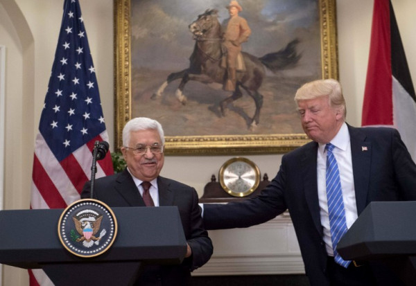 البيت الأبيض: غرينبلات لم يقل إن (صفقة القرن) لا تشمل حل الدولتين البيت الأبيض: غرينبلات لم يقل إن (صفقة القرن) لا تشمل حل الدولتين