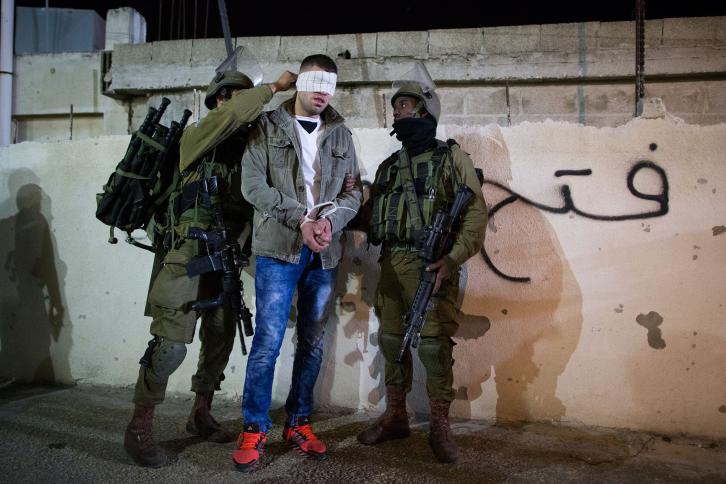 10 معتقلين بالضفة فجر اليوم 10 معتقلين بالضفة فجر اليوم