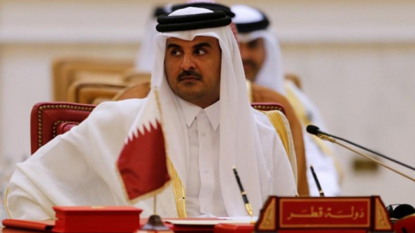 أمير قطر يغادر القمة قبل إلقاء كلمته متوجها إلى المطار أمير قطر يغادر القمة قبل إلقاء كلمته متوجها إلى المطار