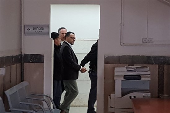 الاحتلال يعتقل 14 مواطنا بينهم محافظ القدس الاحتلال يعتقل 14 مواطنا بينهم محافظ القدس