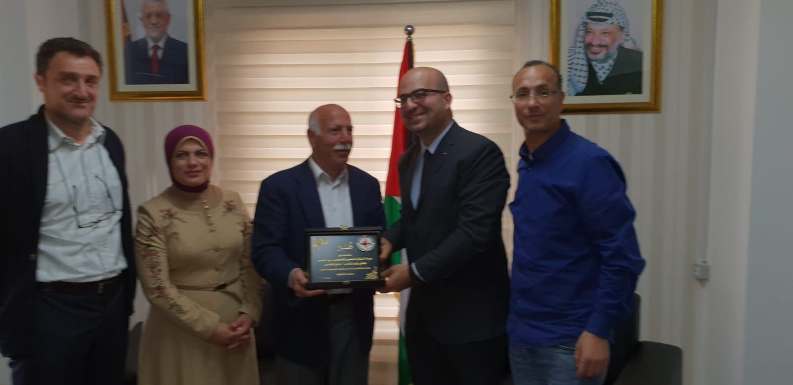 وفد من النضال الشعبي يلتقي وزير شؤون القدس ويؤكدان العاصمة بحاجة لتكاتف جهود كافة مكونات المجتمع وفد من النضال الشعبي يلتقي وزير شؤون القدس ويؤكدان العاصمة بحاجة لتكاتف جهود كافة مكونات المجتمع