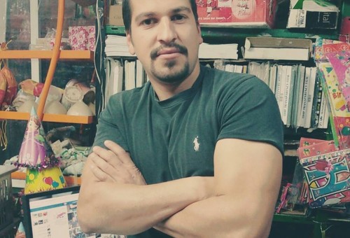 والدة الاسير خالد فراج تناشد لمعرفة مصير ابنها المضرب منذ 25 يوما والدة الاسير خالد فراج تناشد لمعرفة مصير ابنها المضرب منذ 25 يوما