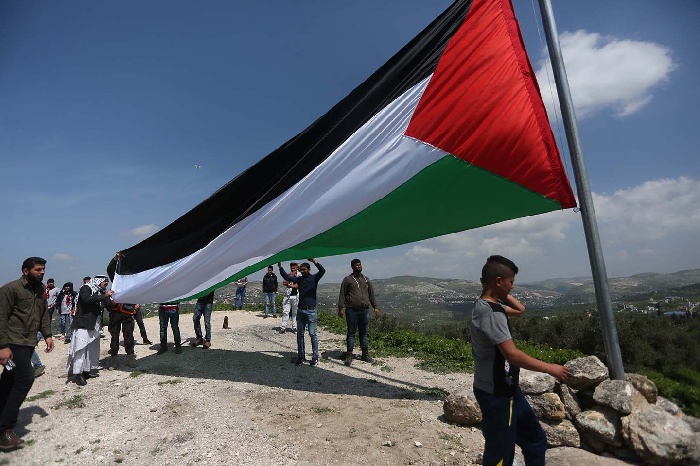 “صفقة القرن”… سيناريوهات أمريكية متعددة وحلم فلسطيني مستبعد “صفقة القرن”… سيناريوهات أمريكية متعددة وحلم فلسطيني مستبعد