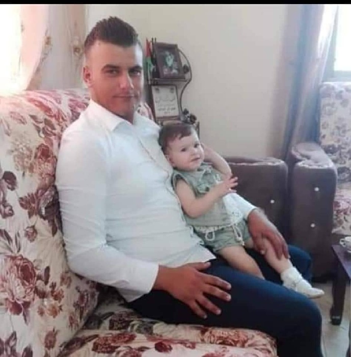 الشاب محمد عبد الفتاح خرج باحثا عن رزقه فعاد شهيدا برصاص المستوطنين الشاب محمد عبد الفتاح خرج باحثا عن رزقه فعاد شهيدا برصاص المستوطنين