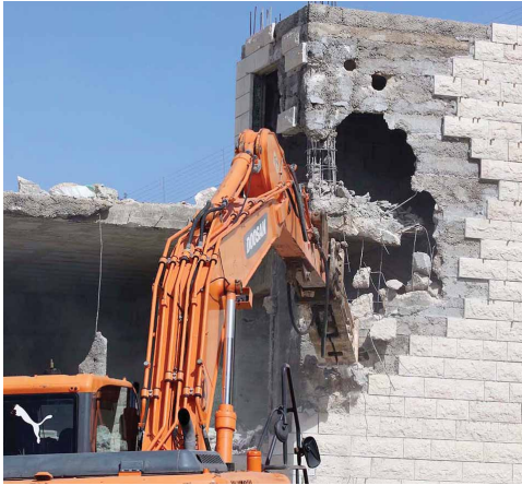 “بئر عونة” ضاحية بيت جالا العالقة في شباك الاحتلال “بئر عونة” ضاحية بيت جالا العالقة في شباك الاحتلال
