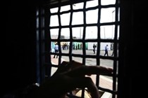 6 أسرى يواصلون إضرابهم عن الطعام 6 أسرى يواصلون إضرابهم عن الطعام
