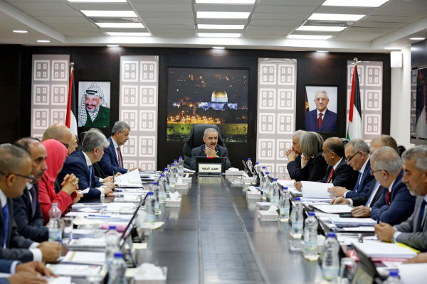 الحكومة: أوعزنا لكافة الجهات والوزارات بتسخير كل إمكانياتها لخدمة أبنائنا بالقطاع الحكومة: أوعزنا لكافة الجهات والوزارات بتسخير كل إمكانياتها لخدمة أبنائنا بالقطاع