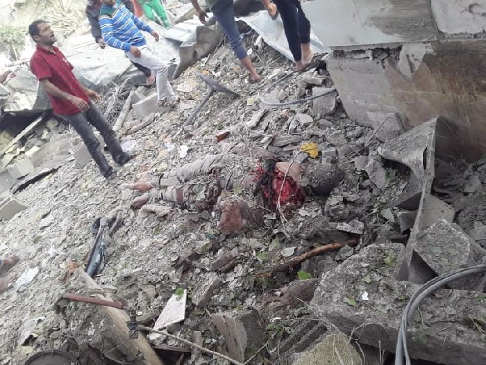 منهم 3 سيدات و2 اجنة و رضيعتين وطفل.. منهم 3 سيدات و2 اجنة و رضيعتين وطفل..