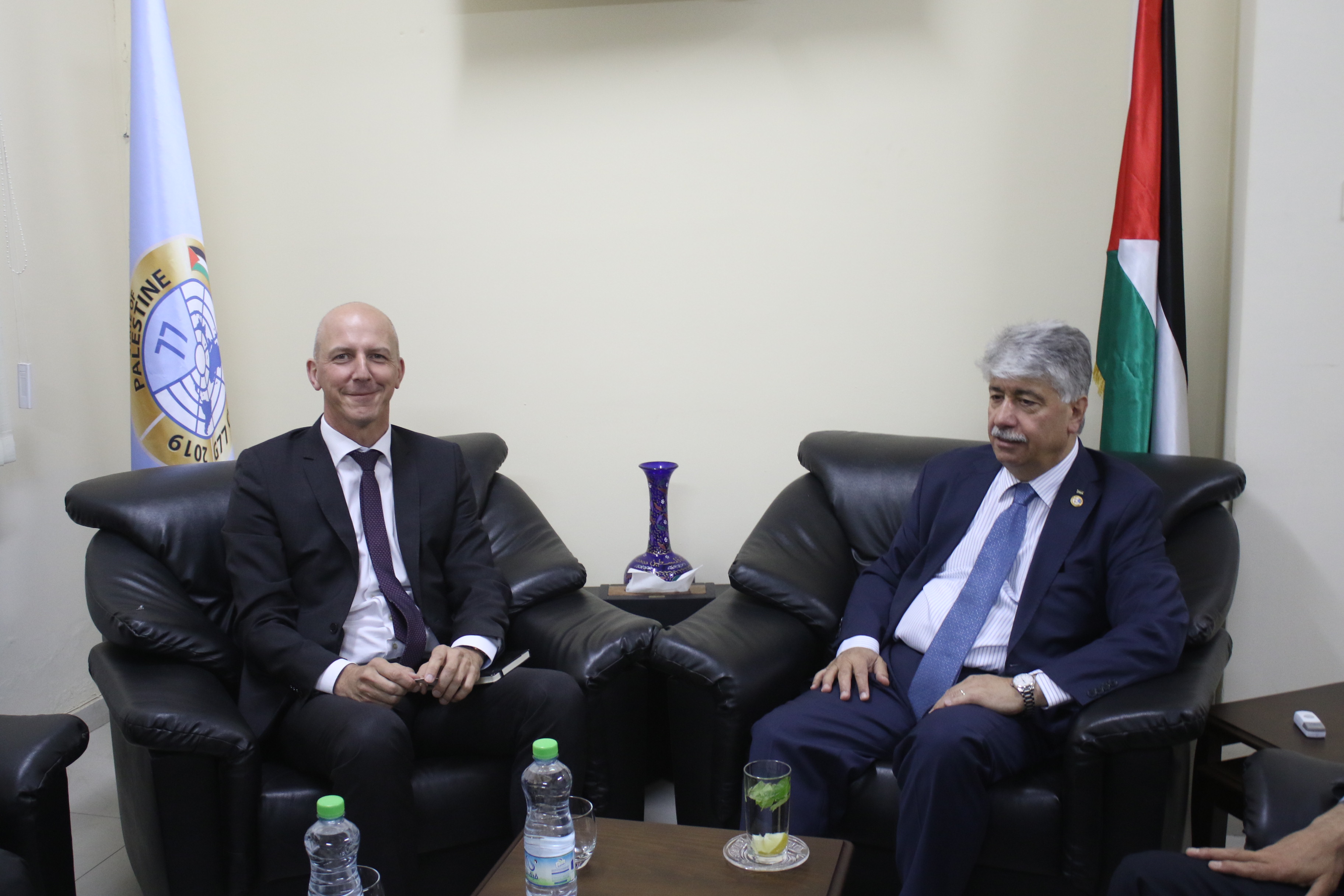 د.مجدلاني وسفير سويسرا يبحثان سبل تطوير المراكز التابعة لوزارة التنمية د.مجدلاني وسفير سويسرا يبحثان سبل تطوير المراكز التابعة لوزارة التنمية