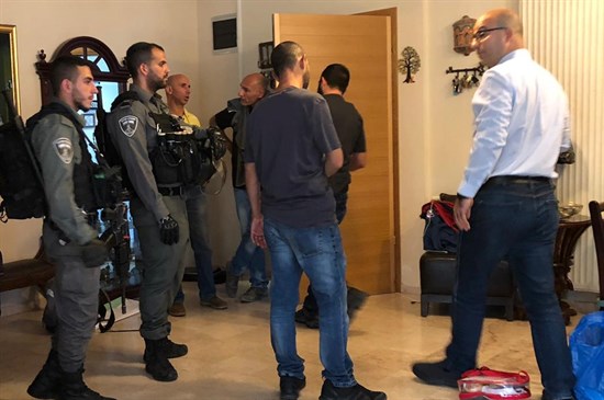 اعتقال وزير القدس.. وحملة اعتقالات لأقارب الشهيد عبيد اعتقال وزير القدس.. وحملة اعتقالات لأقارب الشهيد عبيد