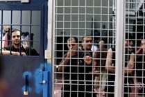 الاحتلال يعتدي بالضرب على 6 فتية أثناء اعتقالهم الاحتلال يعتدي بالضرب على 6 فتية أثناء اعتقالهم