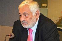 هزُلت.. والله العظيم.. هزُلت.. كُوشنير ينهب ما في البيرالكاتب: السفير منجد صالح هزُلت.. والله العظيم.. هزُلت.. كُوشنير ينهب ما في البيرالكاتب: السفير منجد صالح