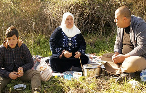 فيلم “أرض ميتة” مرثية المرأة المُزارعة لأرضها فيلم “أرض ميتة” مرثية المرأة المُزارعة لأرضها