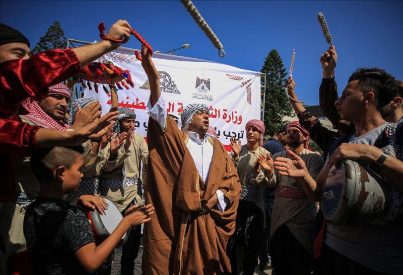 احتفال بيوم الزي الفلسطيني في غزة احتفال بيوم الزي الفلسطيني في غزة