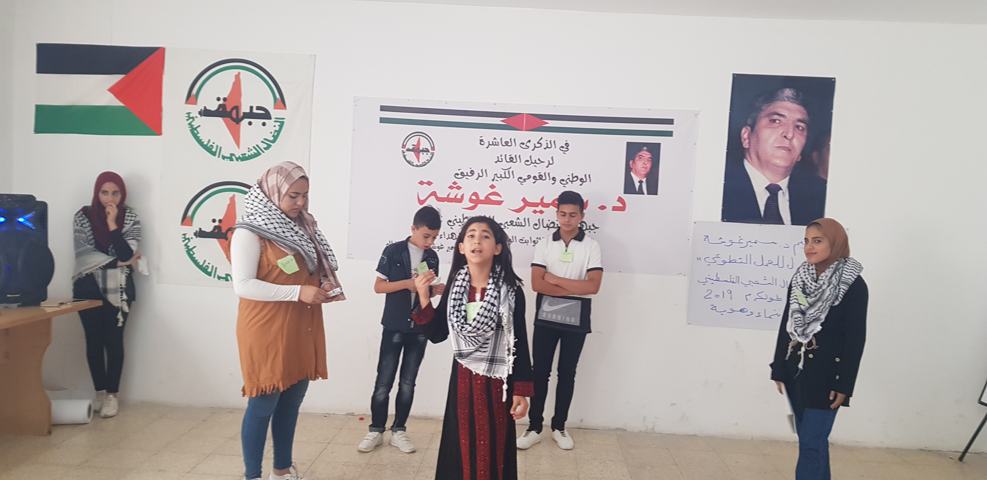 مخيم د. سمير غوشة الأول للعمل التطوعي ” في طولكرم يستضيف ” سكتيش ” مسرحي وفعاليات ترفيهية مع جمعية الكتاب المقدس مخيم د. سمير غوشة الأول للعمل التطوعي ” في طولكرم يستضيف ” سكتيش ” مسرحي وفعاليات ترفيهية مع جمعية الكتاب المقدس