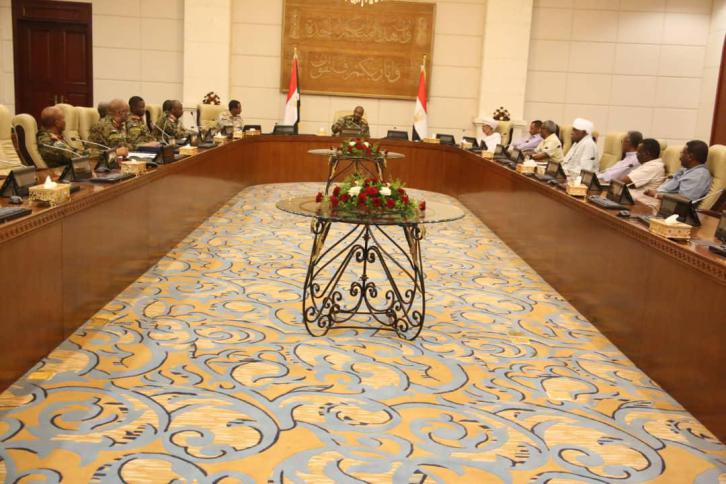 المجلس العسكري السوداني يعلن إرجاء تشكيل مجلس السيادة 48 ساعة بناء على طلب “الحرية والتغيير” المجلس العسكري السوداني يعلن إرجاء تشكيل مجلس السيادة 48 ساعة بناء على طلب “الحرية والتغيير”