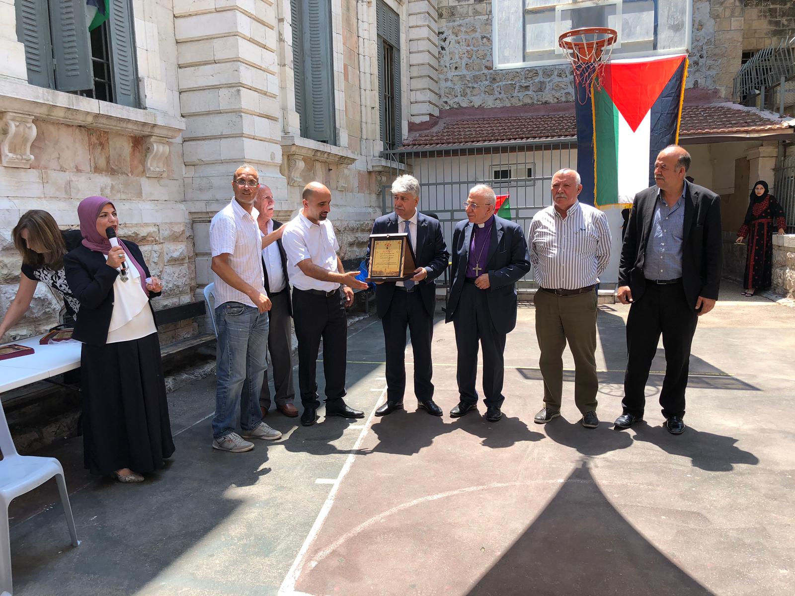 د.مجدلاني من البلدة القديمة بالقدس كافة قوانين الاحتلال لن تغير من واقع فلسطينية المدينة د.مجدلاني من البلدة القديمة بالقدس كافة قوانين الاحتلال لن تغير من واقع فلسطينية المدينة
