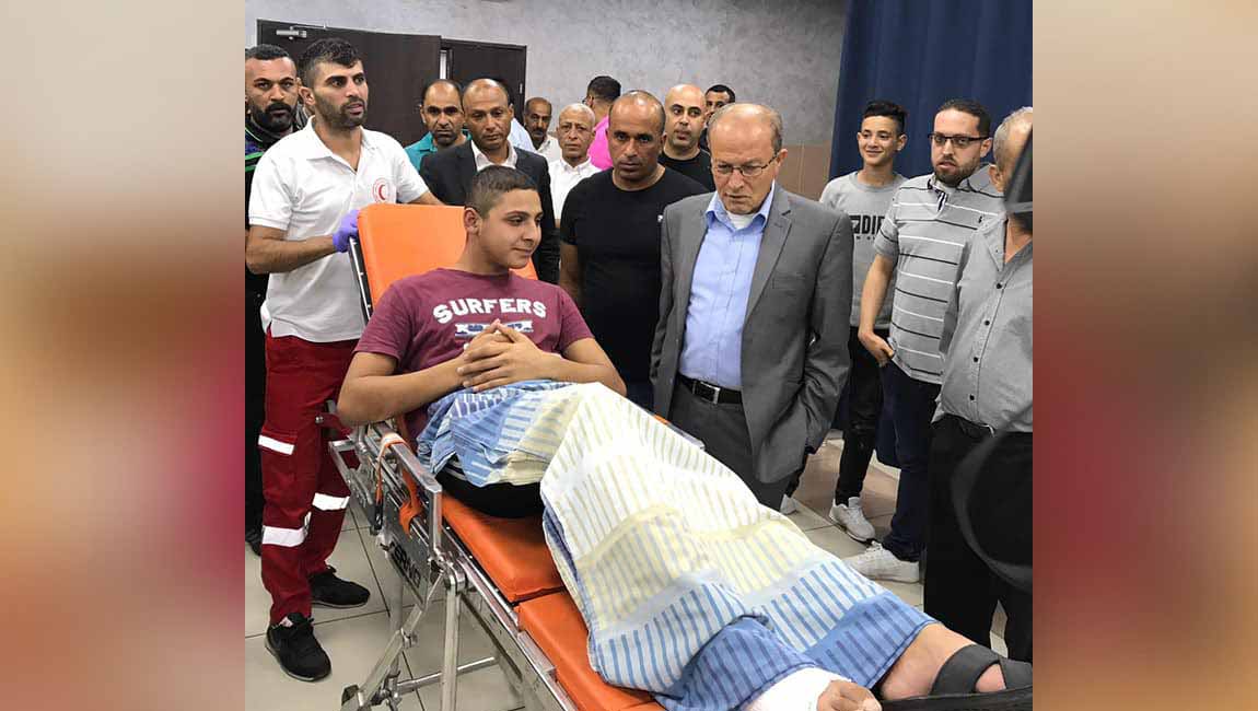 الاحتلال يفرج عن القاصر الجريح محمد حسنين الى مجمع فلسطين الطبي الاحتلال يفرج عن القاصر الجريح محمد حسنين الى مجمع فلسطين الطبي