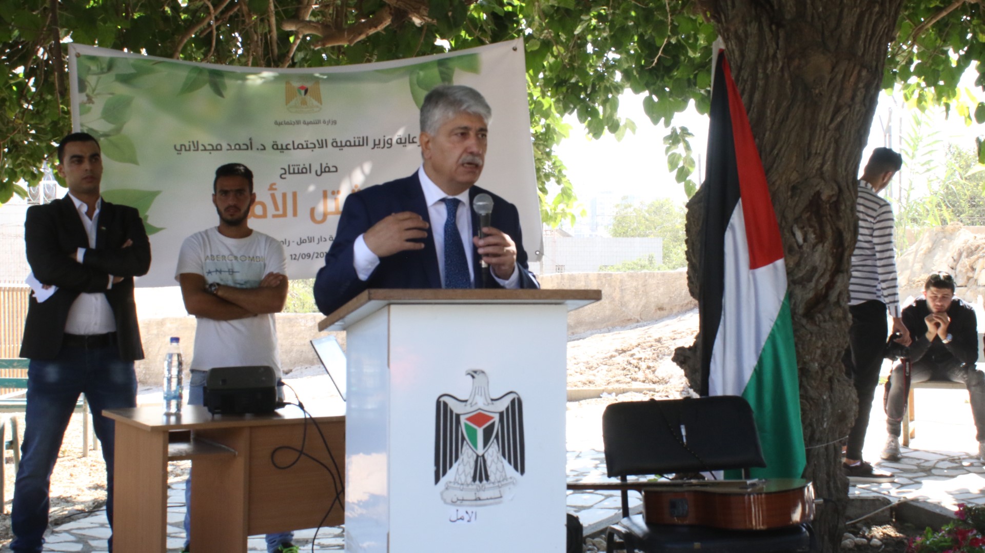 التنمية الاجتماعية تفتتح مشتل الأمل د. مجدلاني مشتل الأمل يضيف بريق أمل لجميع أطفالنا التنمية الاجتماعية تفتتح مشتل الأمل د. مجدلاني مشتل الأمل يضيف بريق أمل لجميع أطفالنا