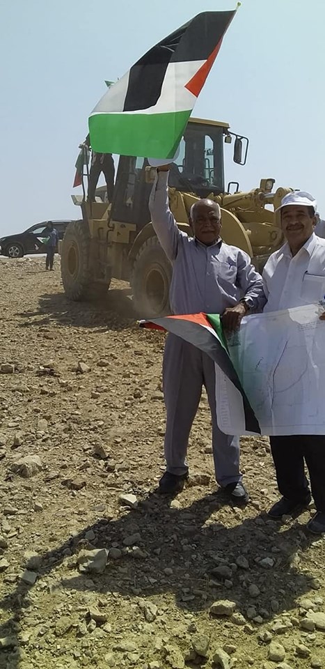 قوات الاحتلال تحاصر قرية العوسج شمال اريحا و تحتجز الرفيق عيسى جلايطة و الطواقم الصحفية و المتضامنين قوات الاحتلال تحاصر قرية العوسج شمال اريحا و تحتجز الرفيق عيسى جلايطة و الطواقم الصحفية و المتضامنين