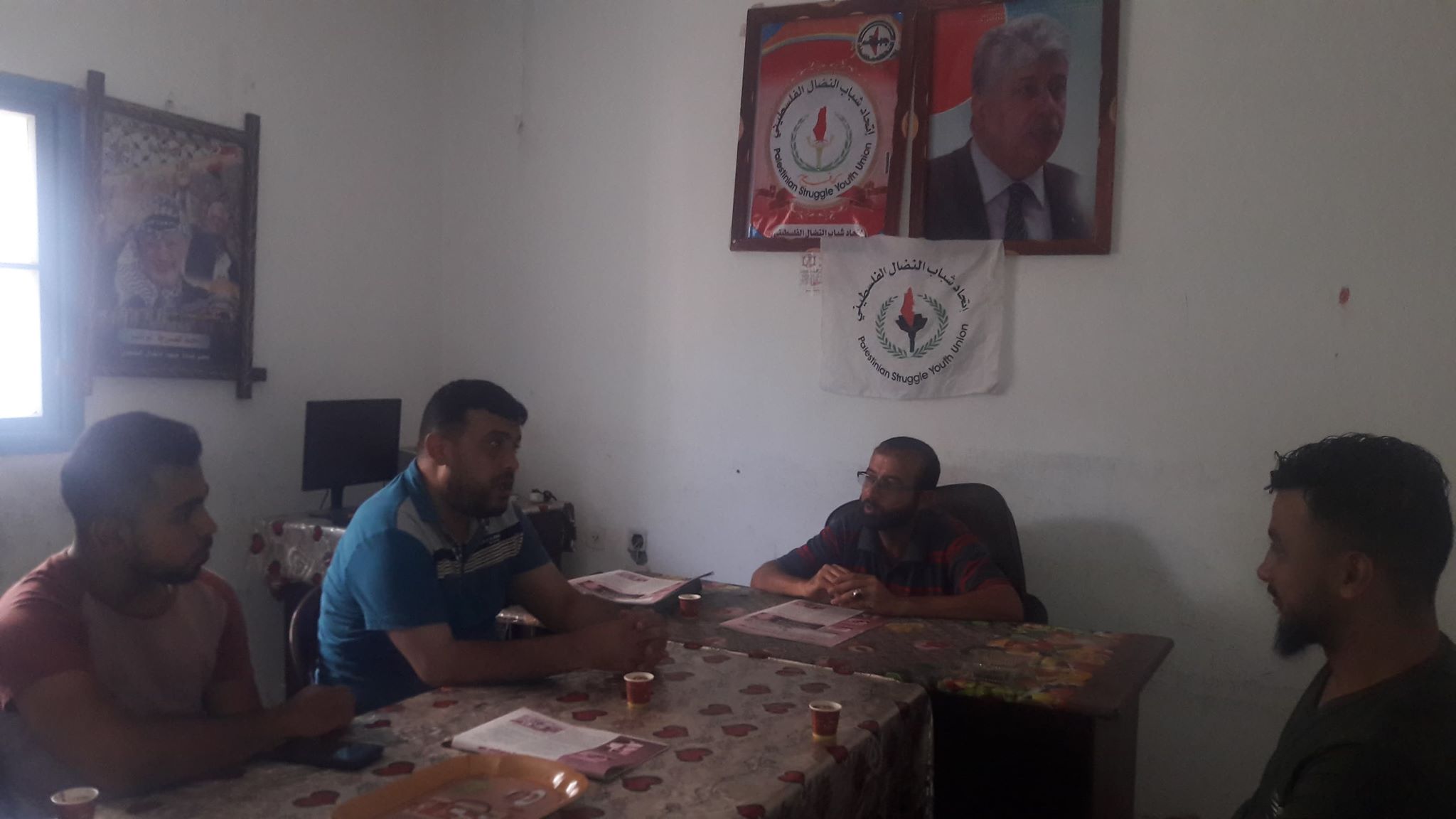 دائرة الشباب والطلبة بجبهة النضال الشعبي تلتقي رئيس مركز لمسة وفاء الشبابي برفح دائرة الشباب والطلبة بجبهة النضال الشعبي تلتقي رئيس مركز لمسة وفاء الشبابي برفح
