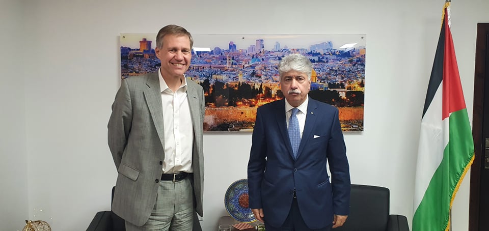 خلال لقائه القنصل البريطاني د. مجدلاني أهم خطوة سياسية تتخذها بريطانيا الاعتراف بالدولة الفلسطينية للحفاظ على حل الدولتين