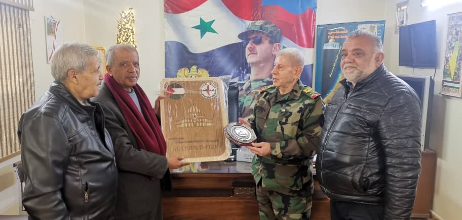 النضال الشعبي ساحة سوريا تهنئ اللواء أكرم السلطي رئيس اركان جيش التحرير الفلسطيني بترقيته لرتبة لواء