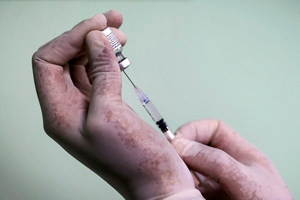الهروب من اللقاح.. قناعات مغلوطة أضعفت نسبة الإقبال على التطعيم