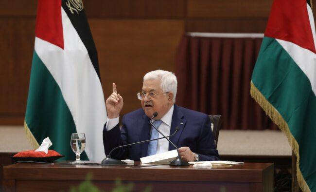 الرئيس عباس يلتقي الوزير الإسرائيلي غانتس
