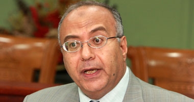 الهروب من “عين العاصفة” بقلم :د. محمد السعيد إدريس
