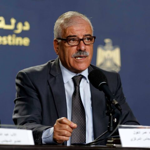 سقف لقاء عباس-غانتس .. بقلم عمر حلمي الغول