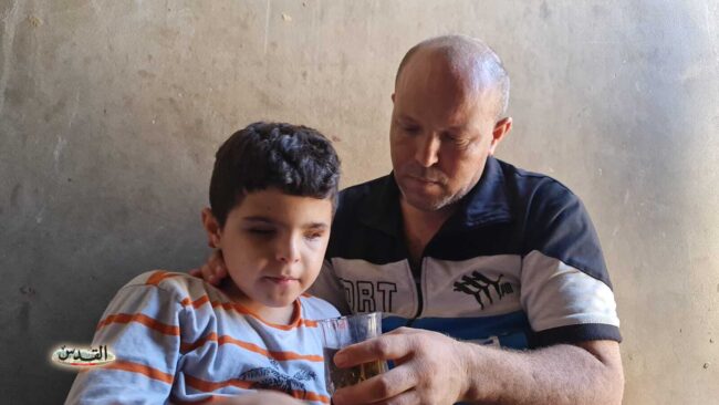 فقد بصره.. شظية صاروخ إسرائيلي تنهي آمال الطفل محمد شعبان بالالتحاق بمقاعد الدراسة مجددًا