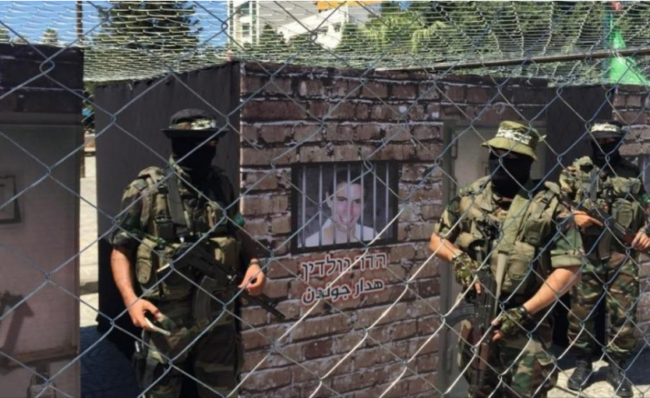 خطوات في الطريق لبناء الثقة.. مصادر لـ “القدس”: مصر تضغط باتجاه إتمام صفقة تبادل أسرى بين حماس وإسرائيل خطوات في الطريق لبناء الثقة.. مصادر لـ “القدس”: مصر تضغط باتجاه إتمام صفقة تبادل أسرى بين حماس وإسرائيل