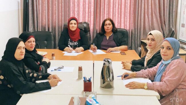 دعت الحكومة لاقرار قانون حماية الأسرة من العنف نضال المرأة تؤكد أهمية المشاركة الفعالة للمرأة بالانتخابات المحلية