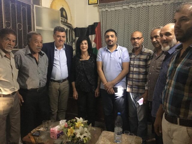 وفد من النضال الشعبي يبحث مع فصائل المنظمة في مخيم جرمانا اخر المستجدات السياسية والاوضاع في المخيم