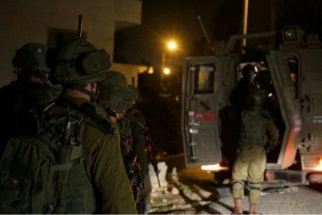 15 معتقلًا بالضفة