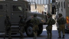 قوات الاحتلال تشن حملة اعتقالات في الضفة قوات الاحتلال تشن حملة اعتقالات في الضفة
