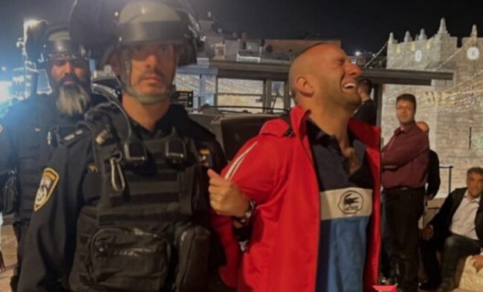 الاحتلال يعتقل 3 شبان من منطقة باب العمود الاحتلال يعتقل 3 شبان من منطقة باب العمود