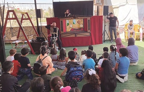 “مسرح ثلاجة” المتنقل: أعمال ترويحية تستهدف الأطفال عبر المدن الفلسطينية “مسرح ثلاجة” المتنقل: أعمال ترويحية تستهدف الأطفال عبر المدن الفلسطينية