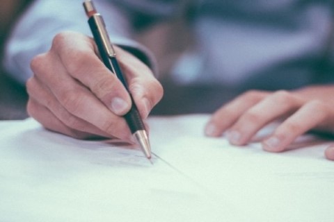 حماية الأطفال الضحايا من الانتهاك الإعلامي .. بقلم :ثائر زهير خليل حماية الأطفال الضحايا من الانتهاك الإعلامي .. بقلم :ثائر زهير خليل